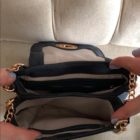 BRAND NEW Crossbody Bag with Rose Gold! - Picture 3 of 4
